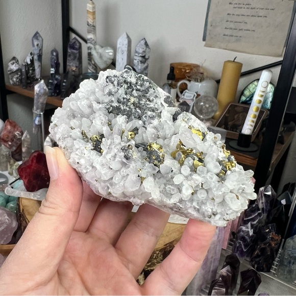 Pyrite and quartz cluster (354 grams) - Picture 3 of 6